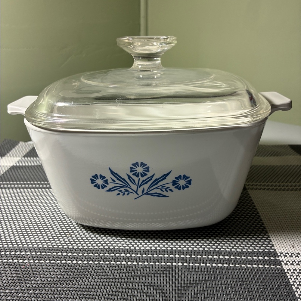 Vintage Corning Ware Cornflower" Casserole Baking Dish (1.75 quart) with lid